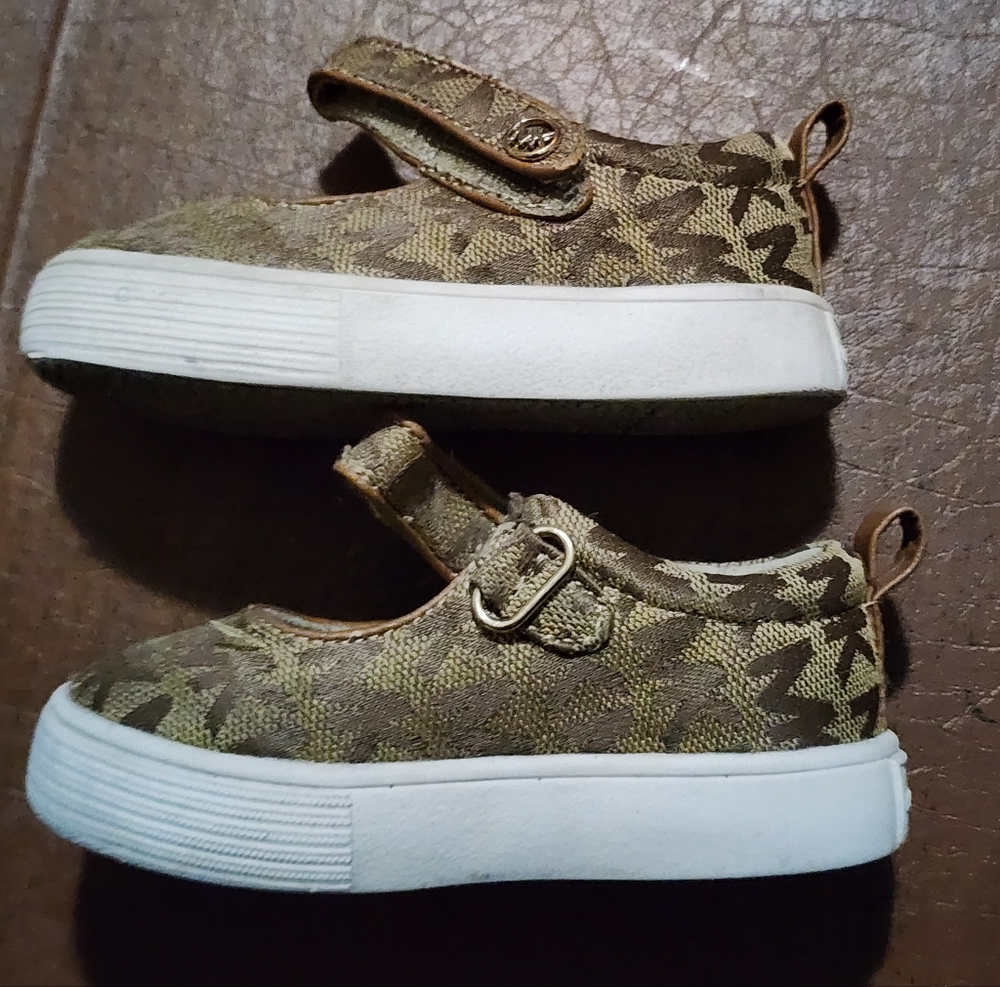 Michael Kors Kids Brown Shoes - Picture 8 of 8